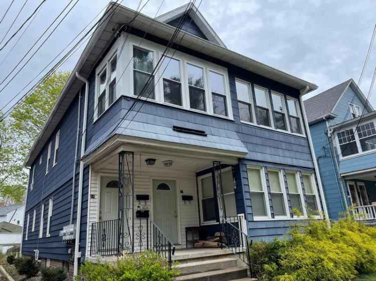 Multi-family house For Sale in 14, Walden Street, Hamden, Connecticut