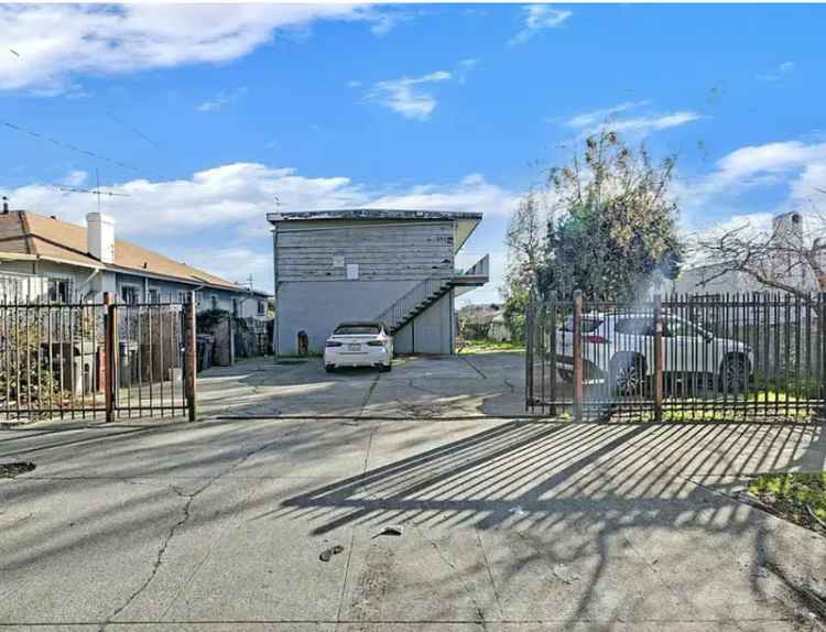 Multi-family house For Sale in 2828, 22nd Avenue, Oakland, California