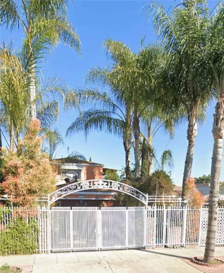 Single-family house For Sale in Los Angeles, California