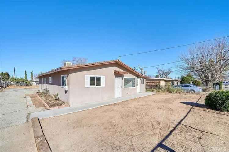 Single-family house For Sale in 15812, Orange Street, Hesperia, California