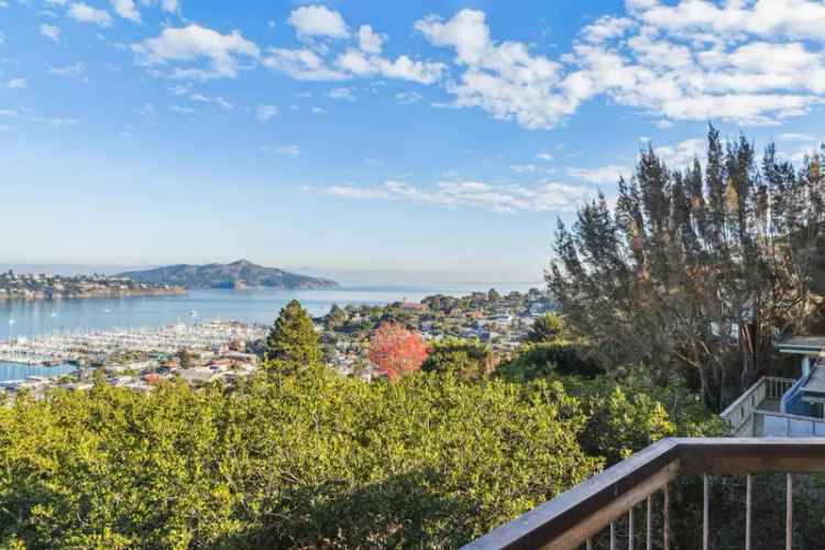 Single-family house For Sale in 10, Wray Avenue, Sausalito, California