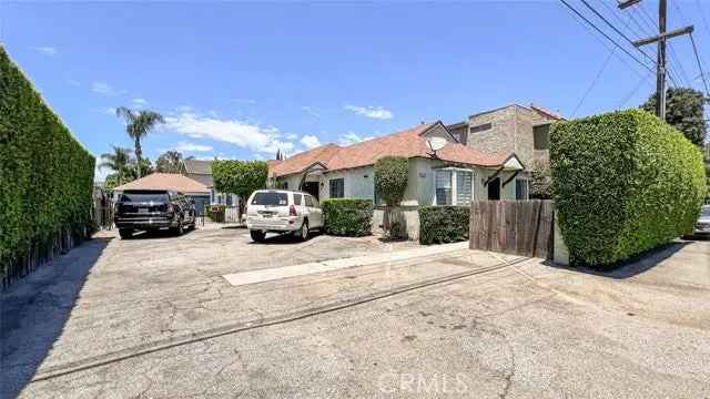 Multi-family house For Sale in 7049, Kester Avenue, Los Angeles, California