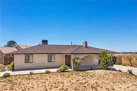 Single-family house For Sale in 16226, Brookfield Drive, Victorville, California