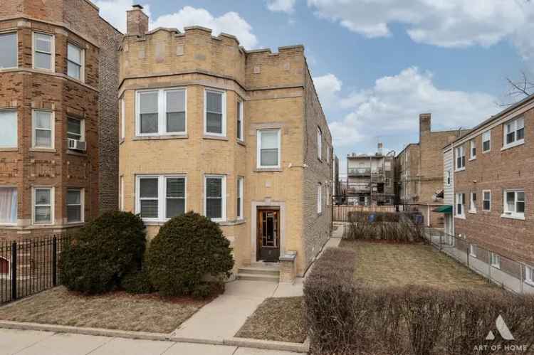 Multi-family house For Sale in 4822, West Henderson Street, Chicago, Illinois