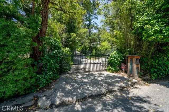 Single-family house For Sale in 9171, Hazen Drive, Beverly Hills, California