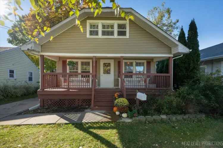 Single-family house For Sale in 1012, Prairie Street, Aurora, Illinois