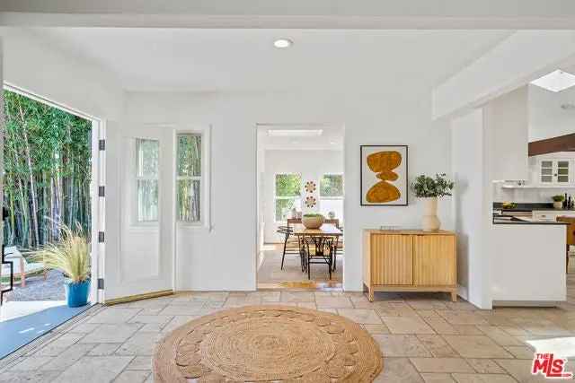 Single-family house For Sale in 7145, Trask Avenue, Los Angeles, California