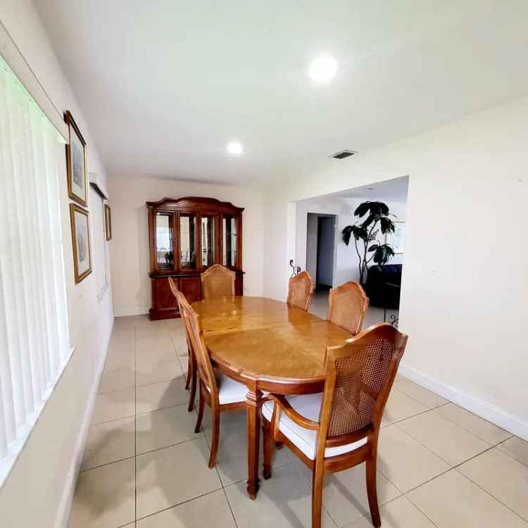 Single-family house For Sale in Boynton Beach, Florida