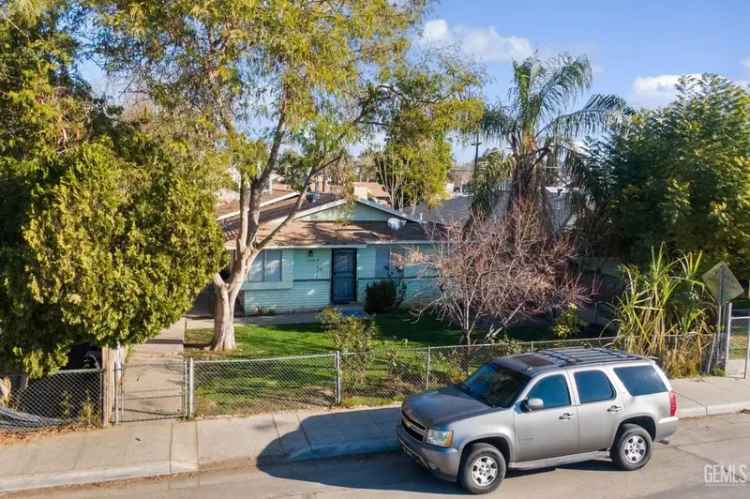 Multi-family house For Sale in 1026, Flower Street, Bakersfield, California