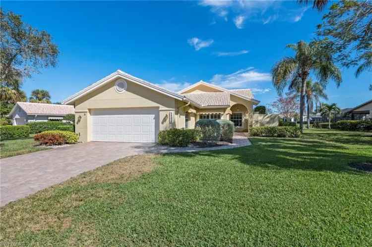 Single-family house For Sale in 13371, Southampton Drive, Bonita Springs, Florida