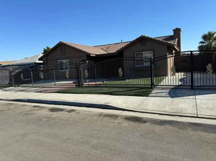 Single-family house For Sale in 53400, Calle Bella, Coachella, California