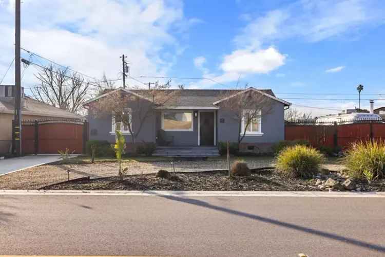 Single-family house For Sale in Lodi, California