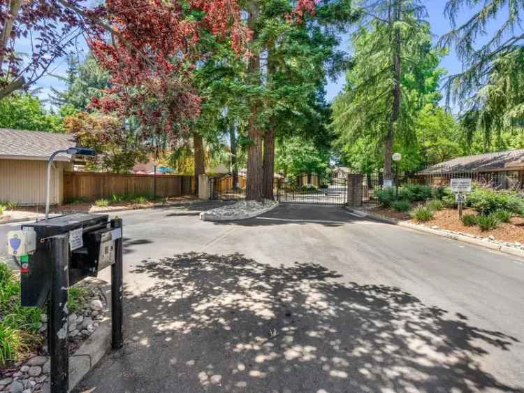 House For Sale in 2070, University Park Drive, Sacramento, California