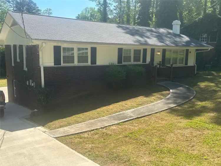 Single-family house For Sale in 2362, Maxwell Drive Southwest, Atlanta, Georgia