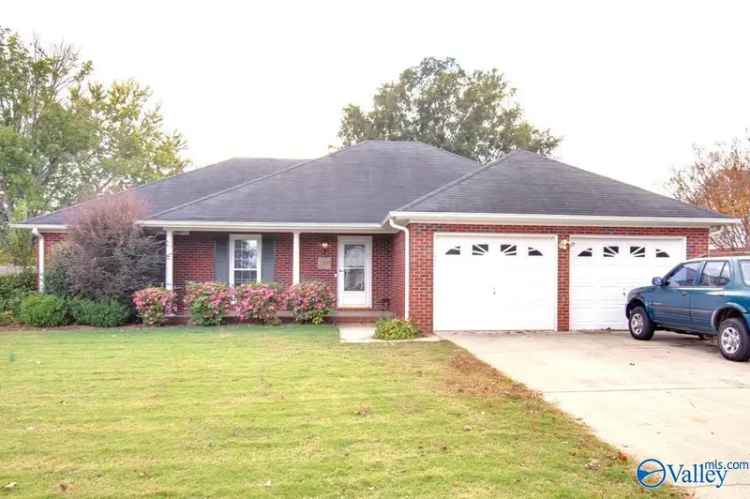 Single-family house For Sale in Decatur, Alabama