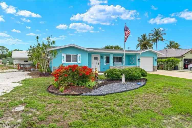 Single-family house For Sale in Fort Myers Shores, Florida