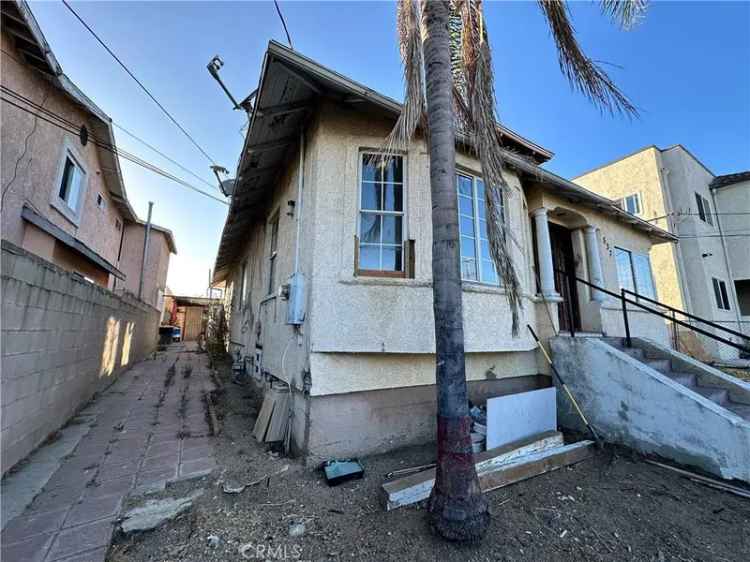 Single-family house For Sale in 537, North Cummings Street, Los Angeles, California