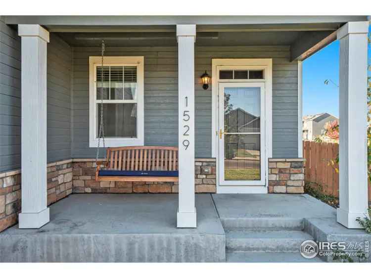 Single-family house For Sale in Windsor, Colorado