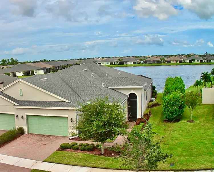 House For Sale in 10947, Southwest Winding Lakes Circle, Port Saint Lucie, Florida