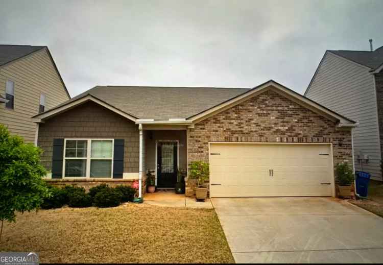 Spacious Family Home with Modern Kitchen and Master Suite