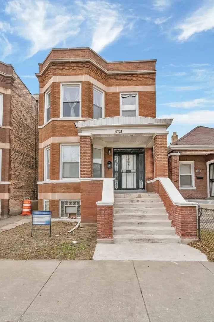 Multi-family house For Sale in 6738, South Saint Lawrence Avenue, Chicago, Illinois