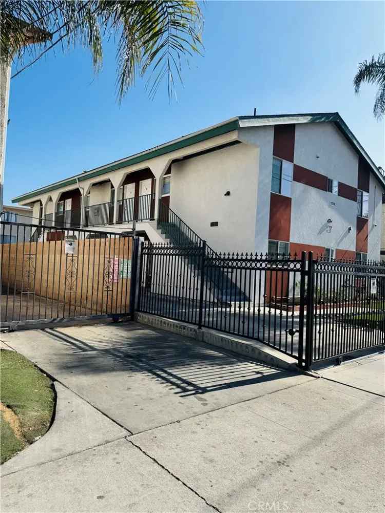 Multi-family house For Sale in 7228, Independence Avenue, Los Angeles, California