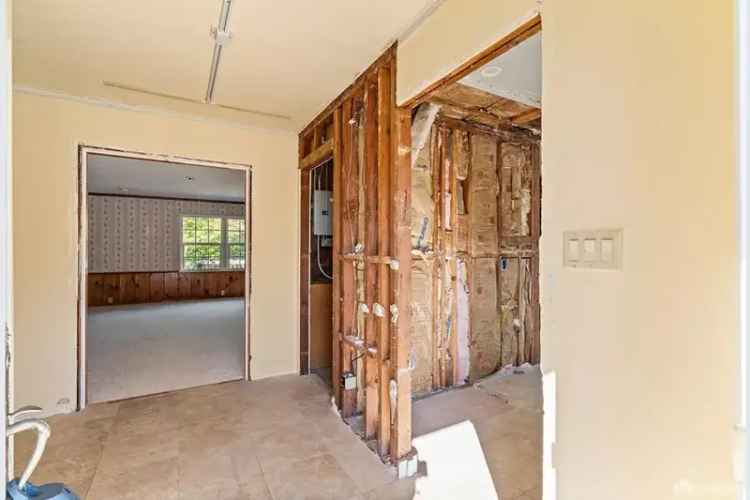 Single-family house For Sale in 708, Johnston Street, Half Moon Bay, California