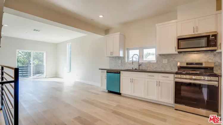 Multi-family house For Sale in 610, North Gramercy Place, Los Angeles, California