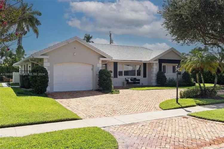 Single-family house For Sale in 850, Elderberry Way, Boca Raton, Florida