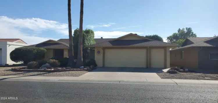 Single-family house For Sale in 13359, West Ballad Drive, Sun City West, Arizona