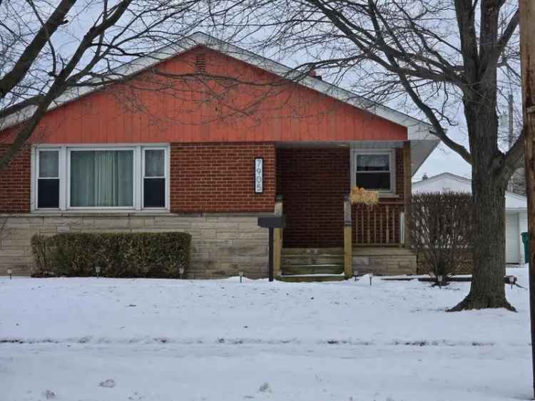 Single-family house For Sale in 7905, Madison Avenue, Munster, Indiana