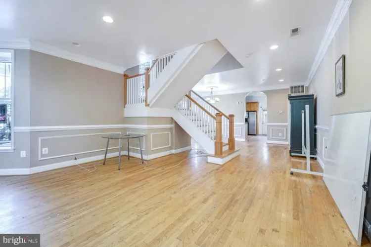 Single-family house For Sale in 833, 10th Street Northeast, Washington, District of Columbia