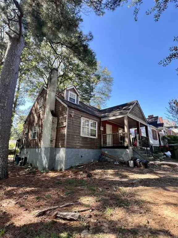 Single-family house For Sale in 1876, Madrona Street Northwest, Atlanta, Georgia