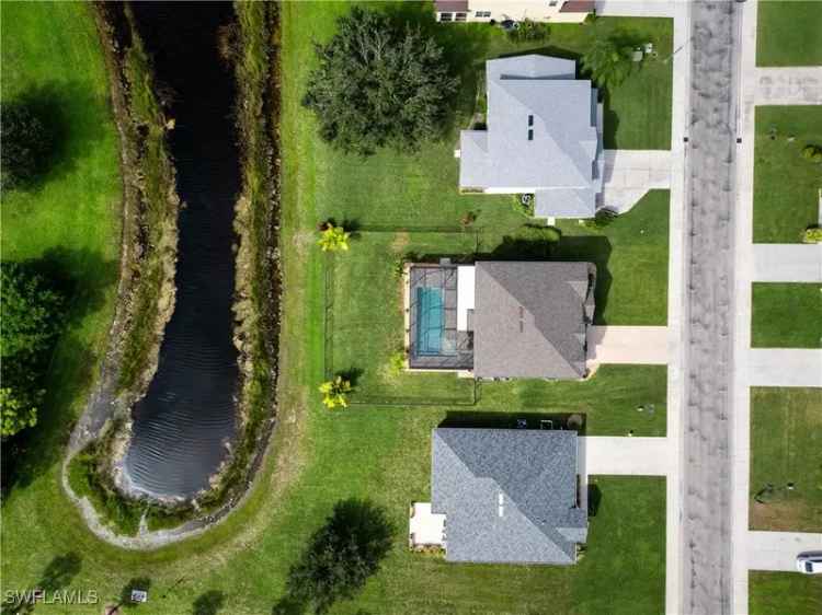 Single-family house For Sale in 8100, Allamanda Court, Lehigh Acres, Florida