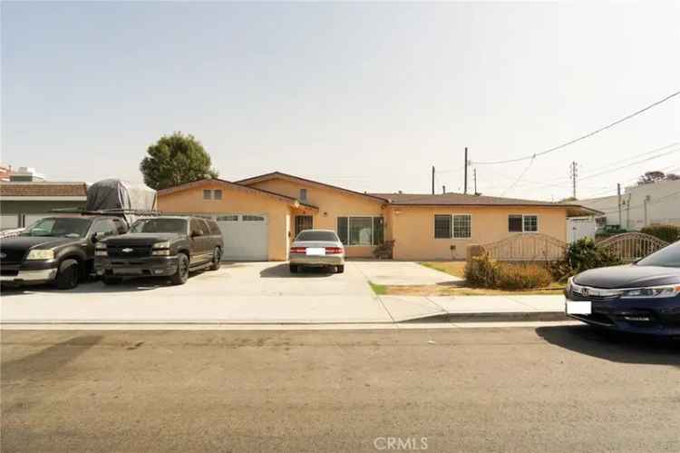 Single-family house For Sale in 12936, Lorna Street, Garden Grove, California