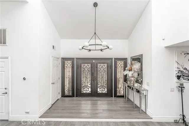 Single-family house For Sale in 13800, Glenoaks Boulevard, Los Angeles, California