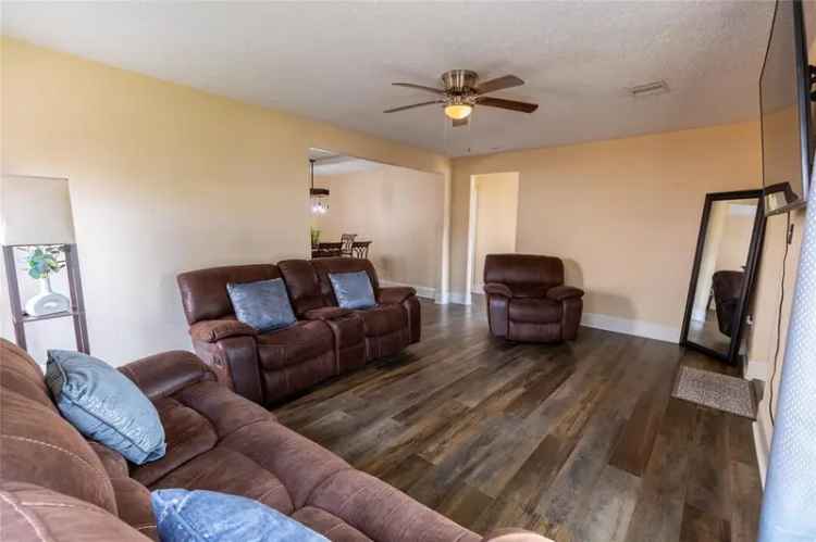 Single-family house For Sale in Baytown, Texas