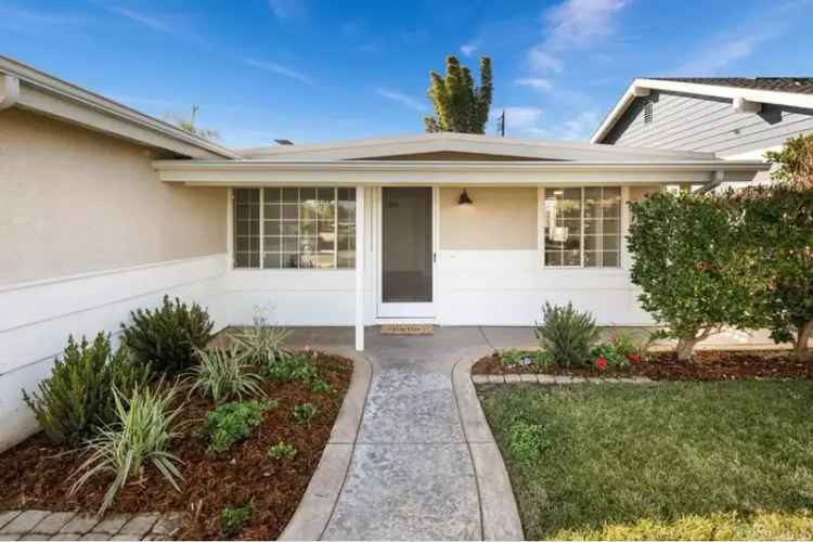 Single-family house For Sale in 5199, El Arbol Drive, Carlsbad, California