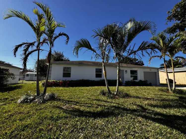 Single-family house For Sale in 1487, North Mangonia Drive, West Palm Beach, Florida