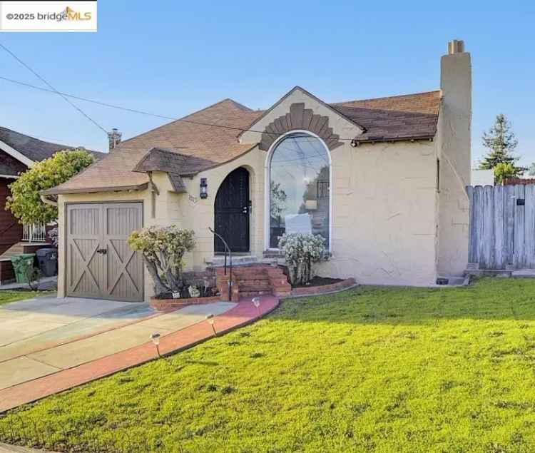 Single-family house For Sale in 2225, 19th Avenue, Oakland, California