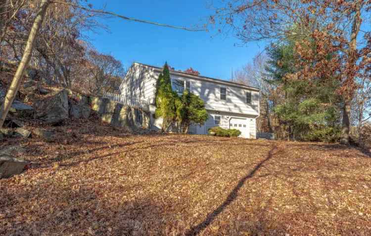 Single-family house For Sale in 8, Pequot Trail, Shelton, Connecticut