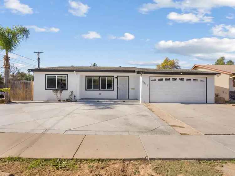 Single-family house For Sale in 1023, North Ivy Street, Escondido, California