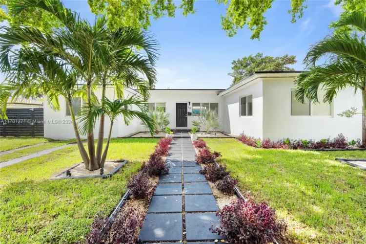 Single-family house For Sale in 1581, Normandy Drive, Miami Beach, Florida