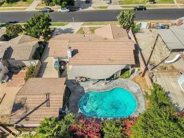 Single-family house For Sale in 9654, Quakertown Avenue, Los Angeles, California