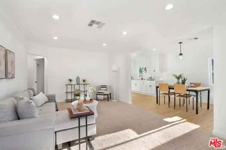 Single-family house For Sale in 14384, Astoria Street, Los Angeles, California