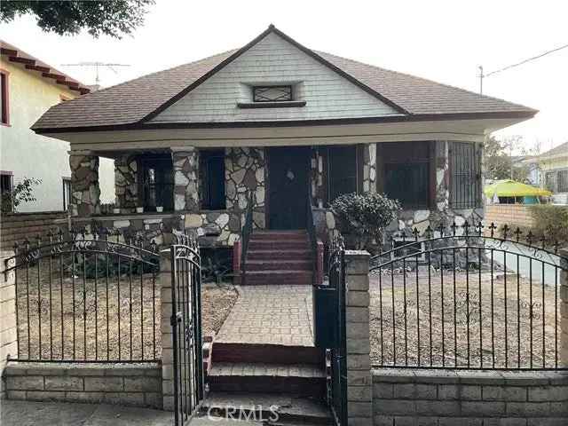 Single-family house For Sale in Manhattan Beach, California