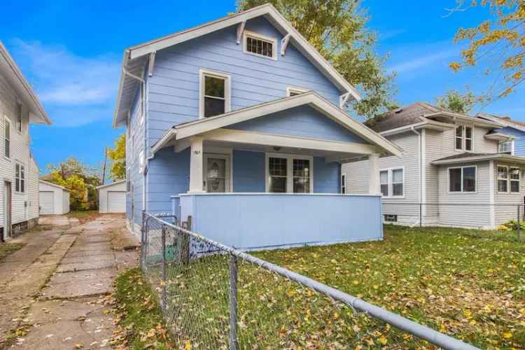 Single-family house For Sale in 1014, Lawndale Avenue, South Bend, Indiana