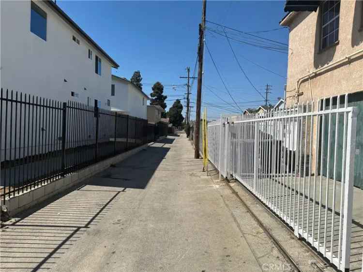 Multi-family house For Sale in 7819, South Hoover Street, Los Angeles, California