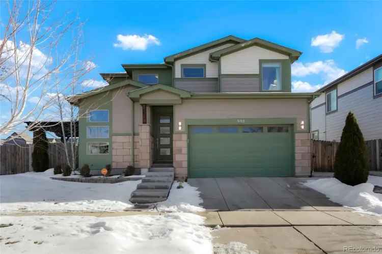 Single-family house For Sale in 998, Eaton Street, Lakewood, Colorado