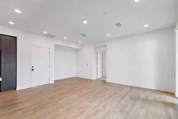 Condo For Sale in Irvine, California